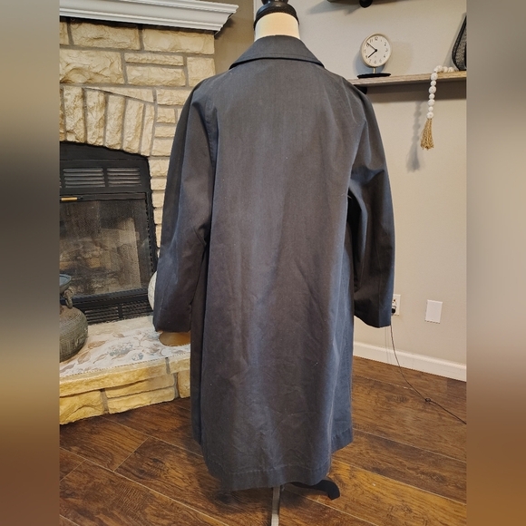 Vintage 60s/70s Woman's Classic Black Trench Coat Size 14 - Picture 7 of 9